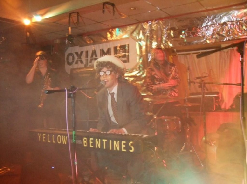 #yellowbentines #livemusic #scottishmusic #beautiful #scottishlivemusic #funny #oxjam #pianomusic #piano #pianoplayer #livegig #crazy #livesetup #trumpet #trumpetplayer #drums #drummer #fancydress