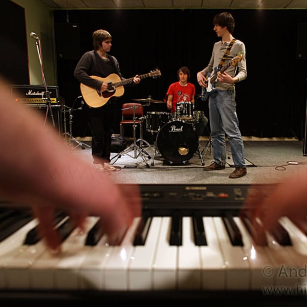 yellow bentines
Practising at Berkeley 2. #practisetime #practise #yellowbentines #scottishband #scottishmusic #piano #pianoband #guitar #guitarplayer #bass #bassplayer #drums #drum #drummer #practising #rehearsal #rehearsaltime sorren mclean