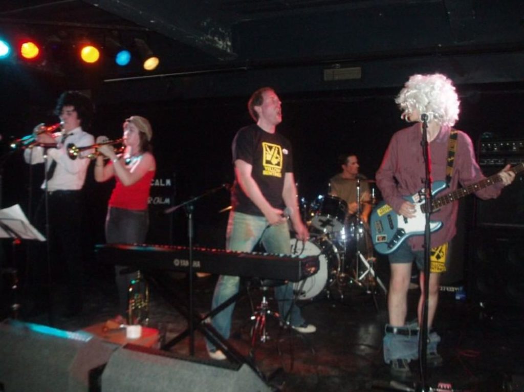 yellow bentines
It's Show Time! #Livemusic #livegig #nicehair #scottishband #scottishmusic #glasgowband #glasgowmusicscene #trumpet #trumpets #bass #bassist #drums #singer #gigging #music #glasgow #crazy #yellowbentines