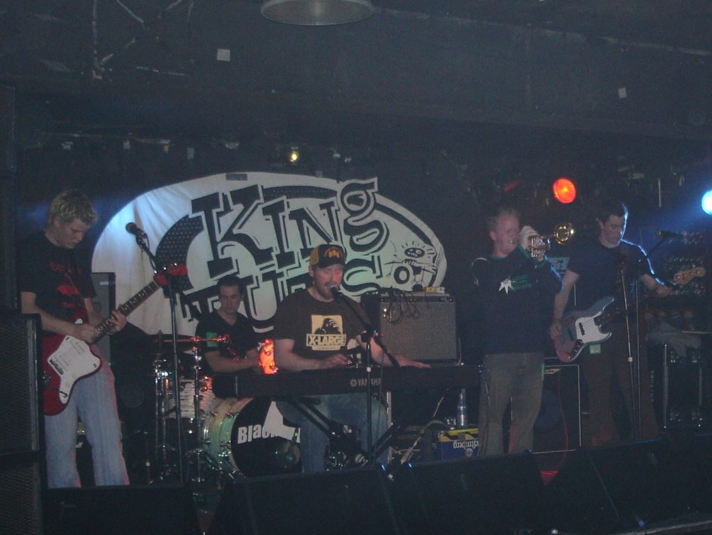 yellow bentines Rocking King Tut's #gig #gigging #scottishband #yellowbentines #scottish #scottishmusic #glasgow #kingtutswahwahhut #glasgowband #livegig #livemusic #glasgowmusicscene #live #trumpet #trumpetplayer #piano #pianomusic #pianoband #drums #drummer #guitar #rock #bass #guitarist #bassist #brass #rocking