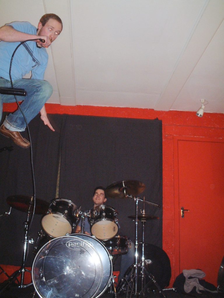 yellow bentines Flying #yellowbentines #scottish #scottishband #glasgowband #glasgowmusic #live #jump #drums #drummer #aerodynamics #playinglive #music #scottishmusic #scottishmusicscene